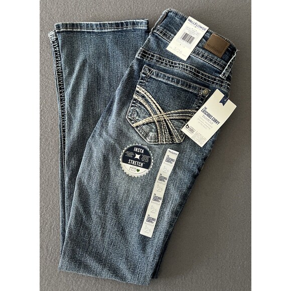 Wallflower Short Luscious Curvy Fit Bootcut Jeans Women’s Size 3/26 Camile NWT - Picture 2 of 16